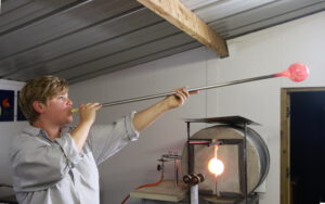 Katinka Waelbers glass blowing